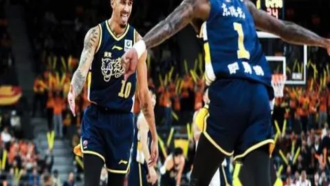 不来梅逆转战平，斯赫米德精准射门定乾坤