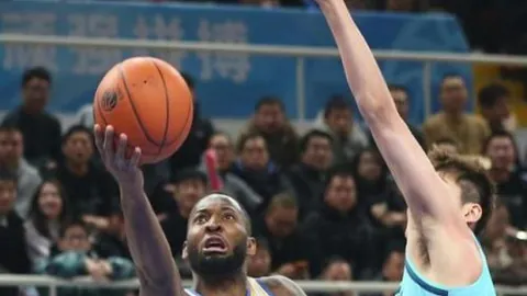 意甲第25轮罗马小胜尤文，曼奇尼关键远射，基恩30秒内染红离场！